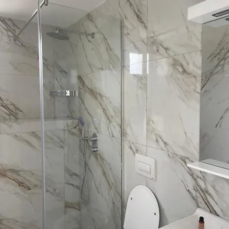 Ambelas Guest 5 *